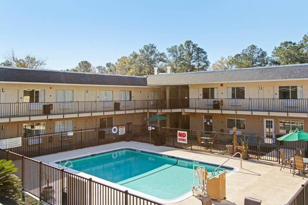Fairbridge Inn & Suites Richmond Hill Dış mekan fotoğraf